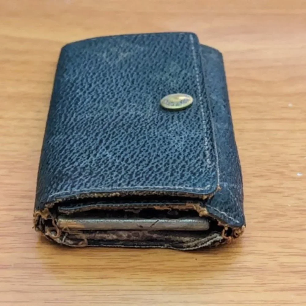 Louis Vuitton Monogram Key Holder/Wallet #1525💥PRICE DROP💥